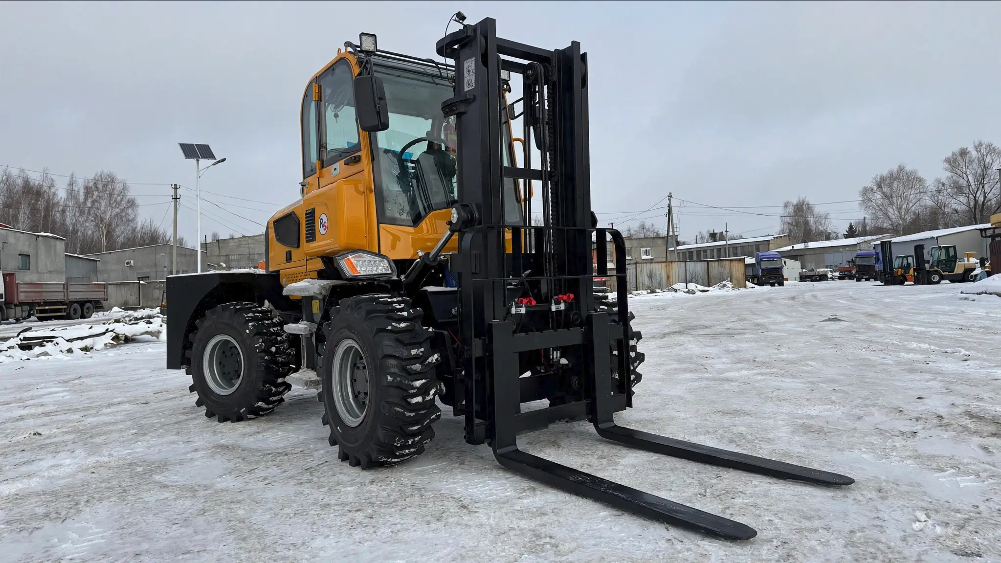 Внедорожный вилочный погрузчик MTK CPCD35F