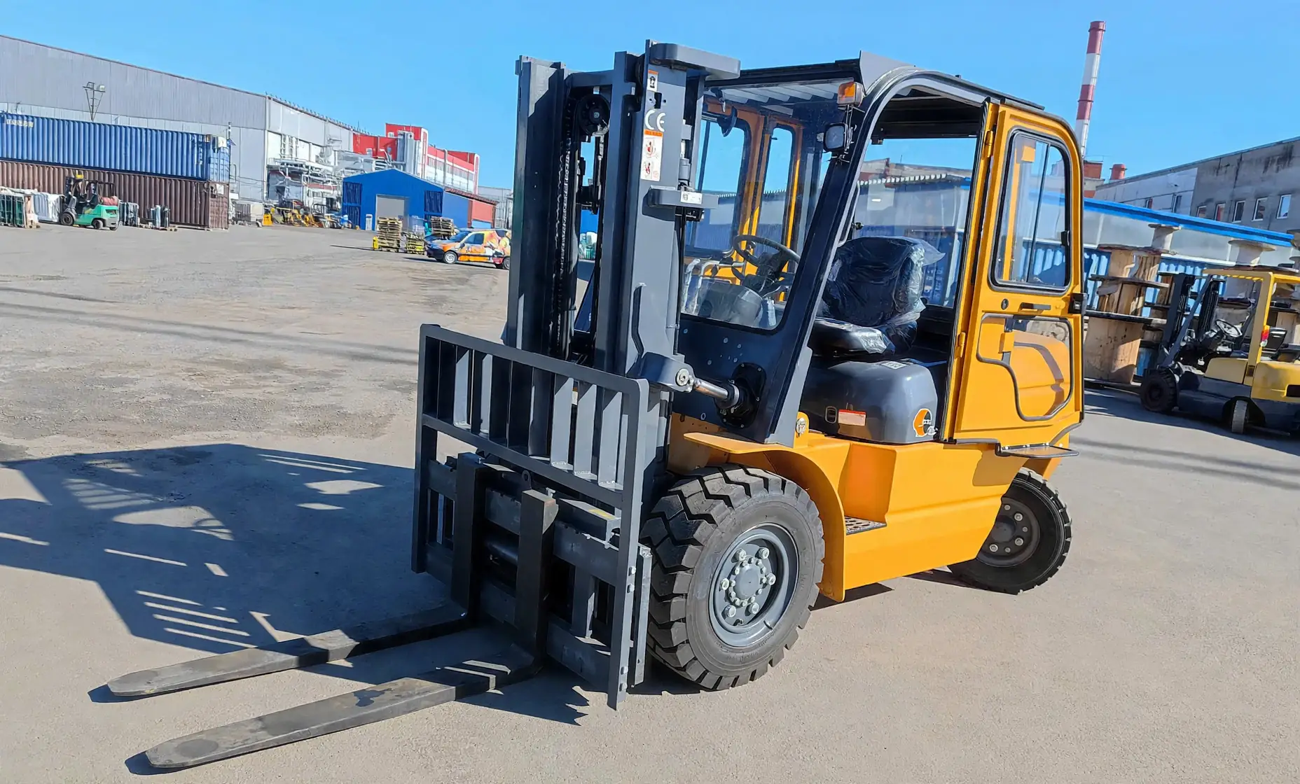 Вилочный погрузчик GOODSENSE FD50X 5 т / 4500 мм / кабина / сайдшифт